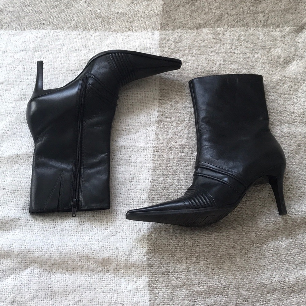 Hilliard & Hanson Pointed Black Leather Boots 8